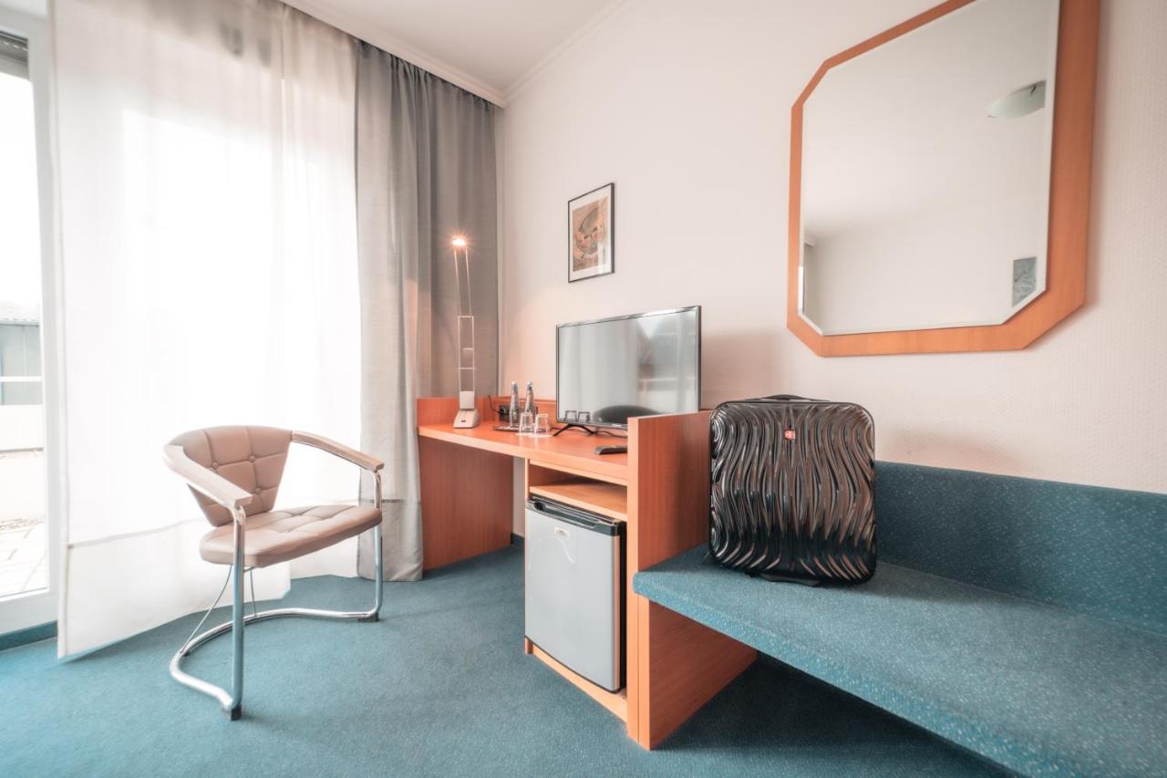 Airport Lounge Hotel Düsseldorf Buitenkant foto